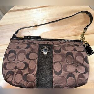 Coach ClutchBrown/Black Signature w/ Black Patent Leather Accents